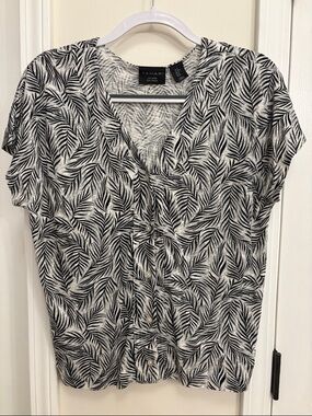 Tahari Black & White Leaf-Print Button Front Blouse